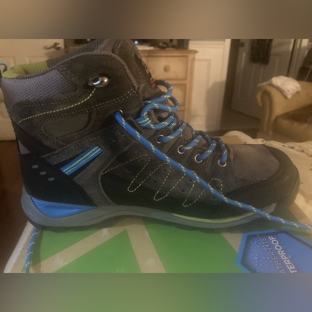 New Kids Karrimor Hiking Boots size 6